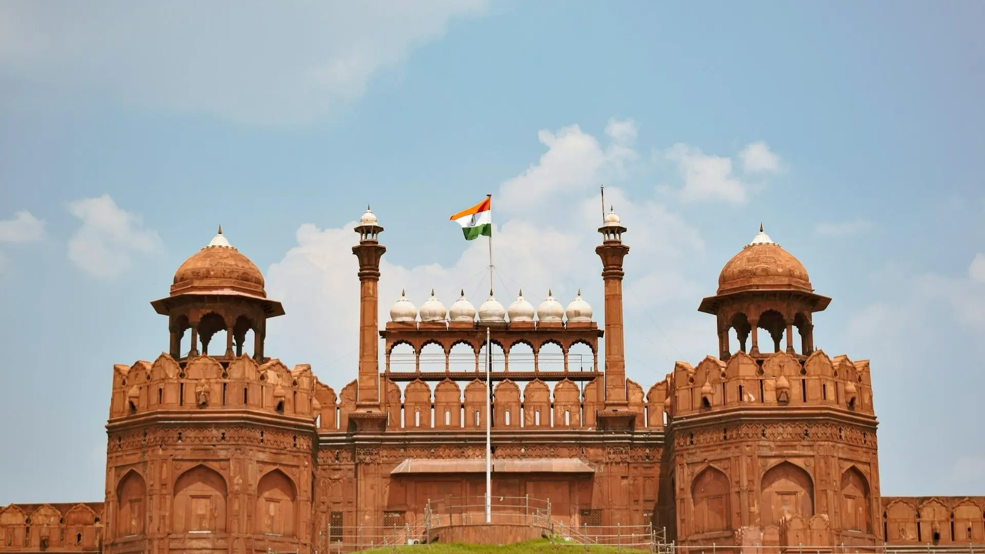 Delhi travel destination in Delhi NCR with private tour and transport support
