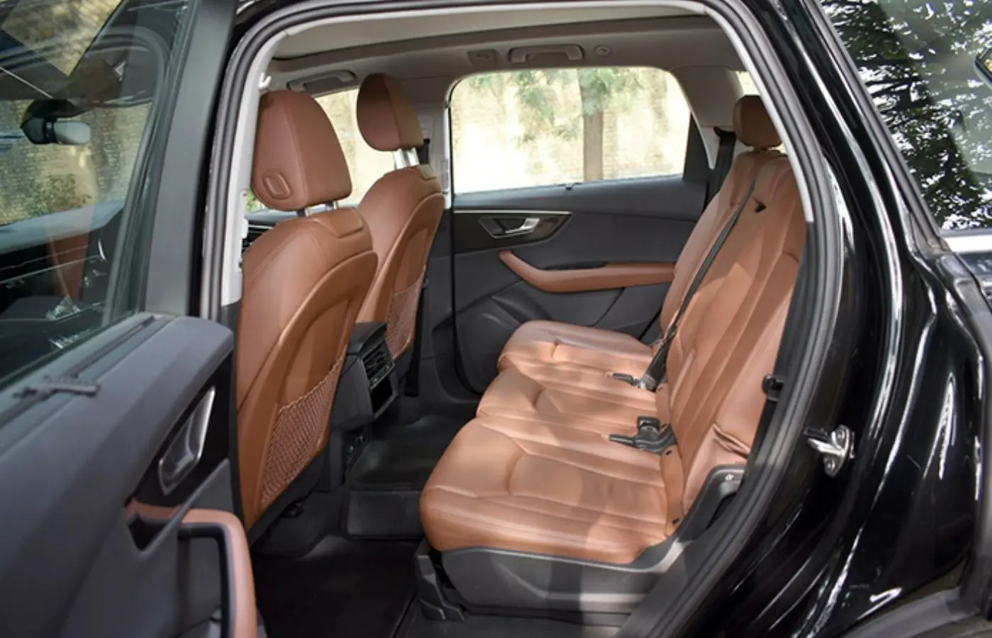 Luxury SUV for premium private travel in India - photo 2