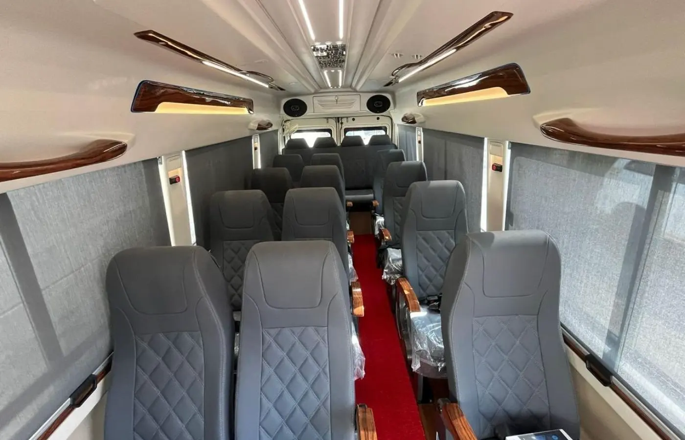 Tempo Traveller for small groups in India - photo 2
