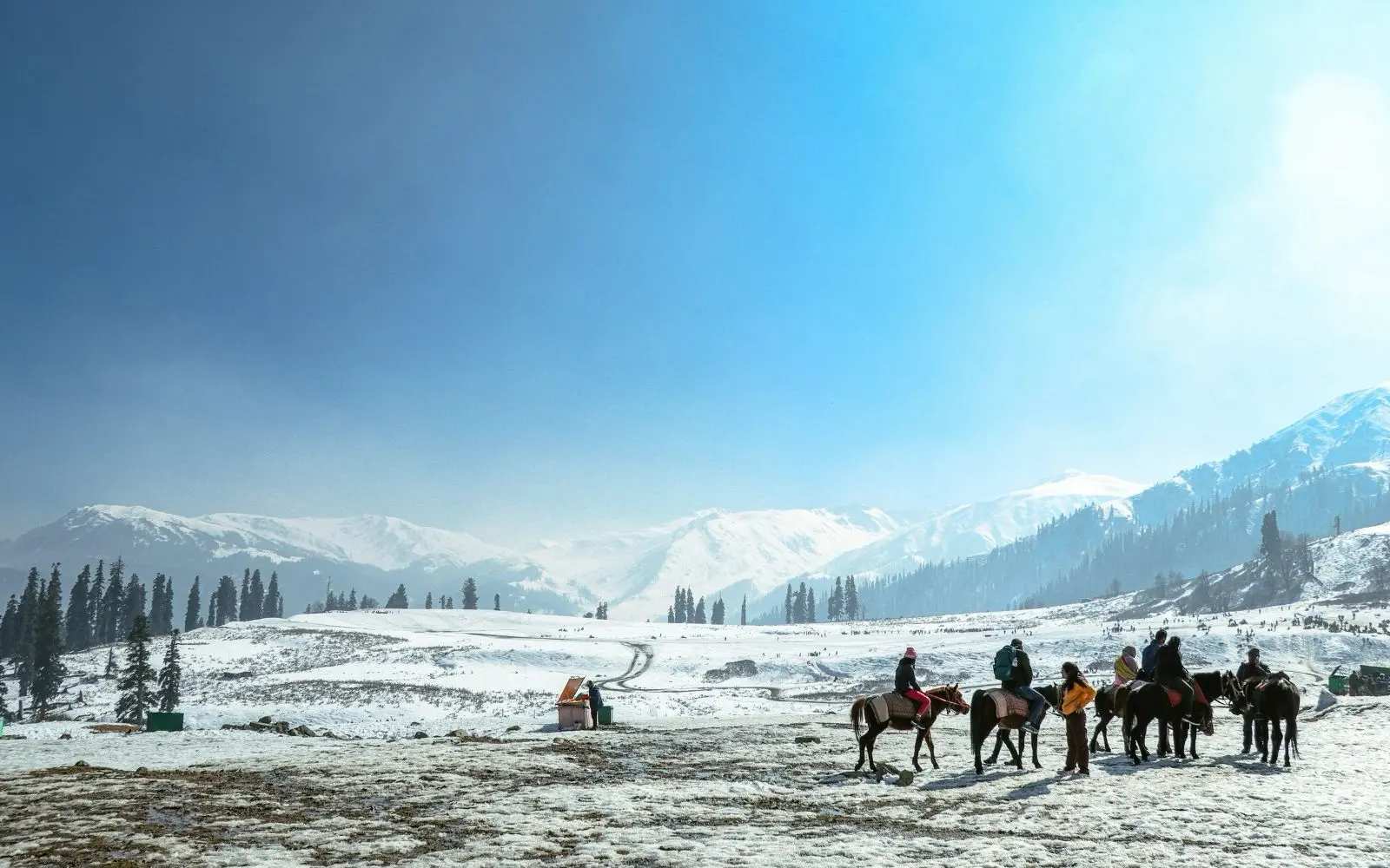 Kashmir Couple Leisure Journey covering Srinagar · Pahalgam · Gulmarg with private car and transport planning in India