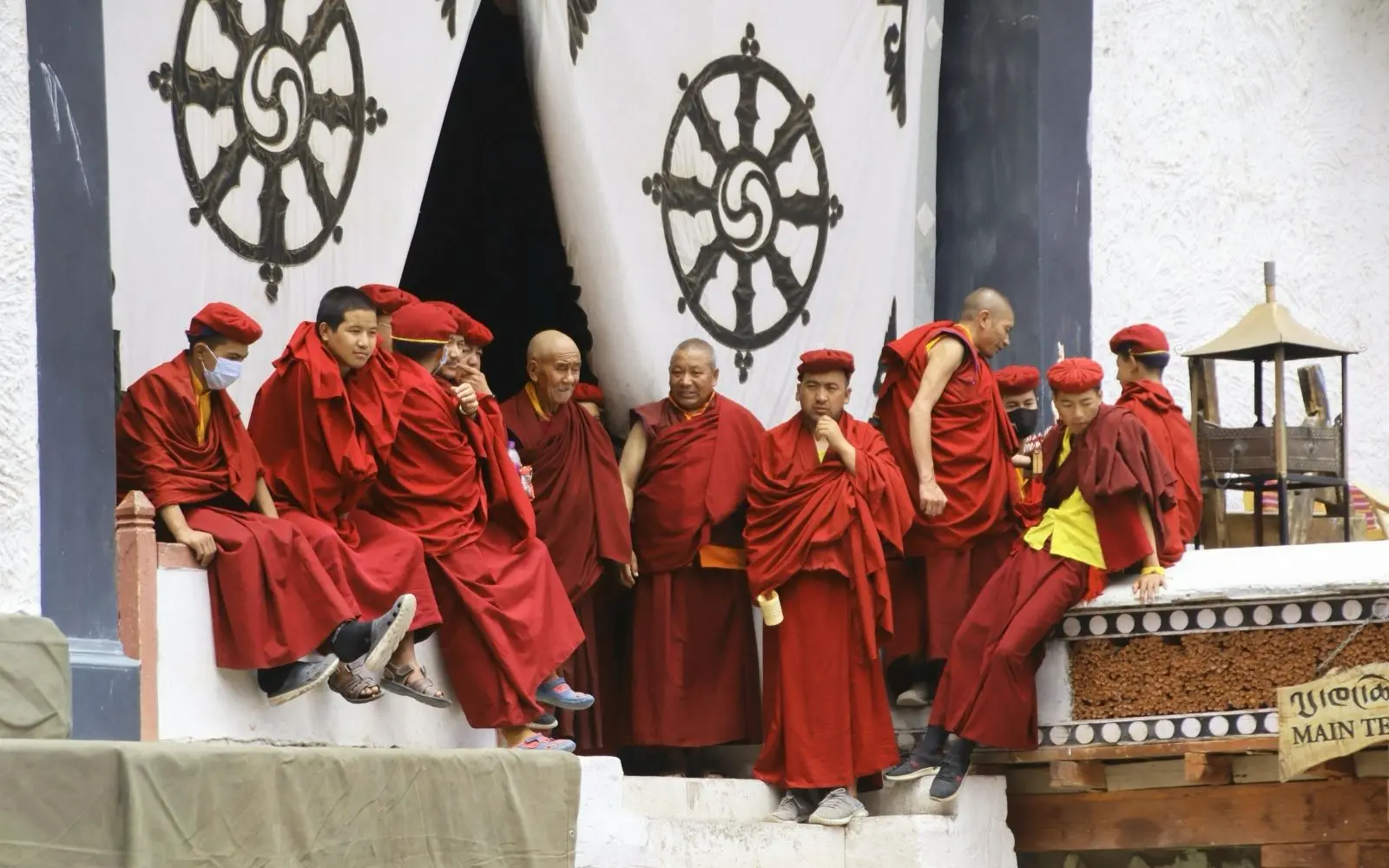 Hemis Monastery & Ladakh Culture Journey covering Leh · Hemis · Thiksey · Sham Valley · Nubra Valley · Pangong Lake with private car and transport planning in India