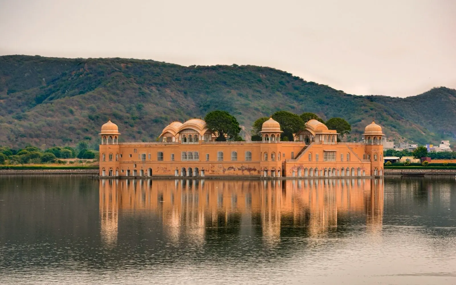 Tailor-Made Golden Triangle Tour covering Delhi · Agra · Jaipur with private car and transport planning in India