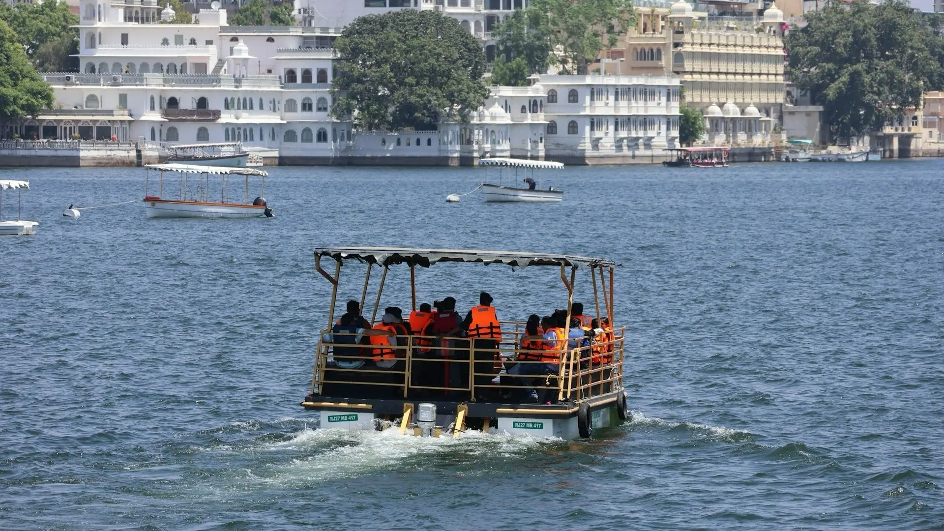Golden Triangle & Udaipur Lake City Route covering Delhi · Agra · Jaipur · Udaipur with private car and driver for Golden Triangle India travel