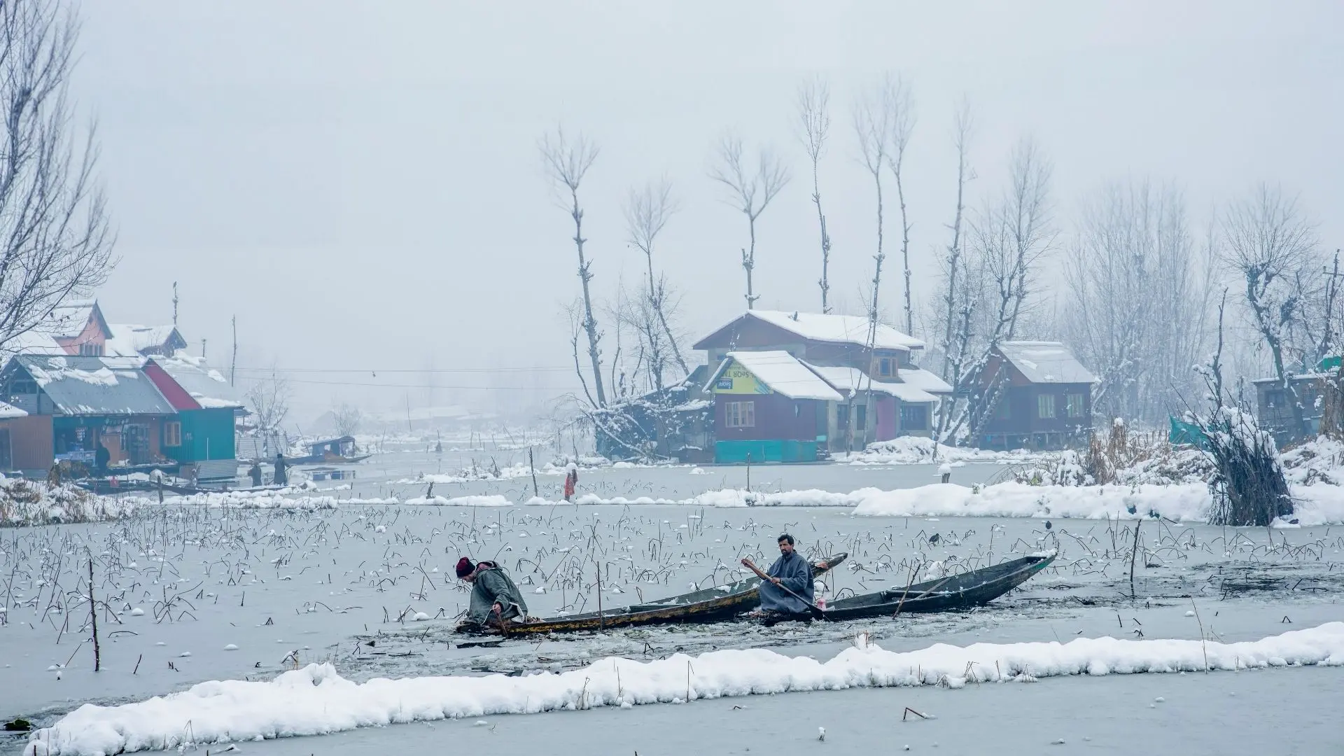 Delhi to Kashmir Honeymoon Plan covering Delhi · Srinagar · Gulmarg · Pahalgam · Sonamarg with route planning and transport support in Kashmir