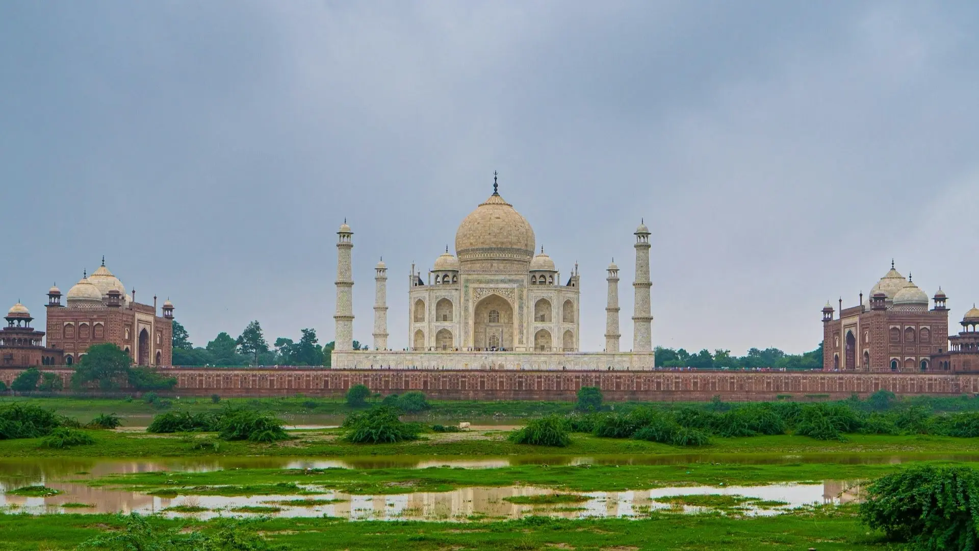 Delhi to Taj Mahal Same-Day Private Trip covering Delhi · Agra with private car and driver for Golden Triangle India travel